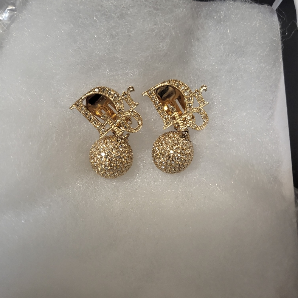 (SOLD)Authentic dior ball clip earing - Picture 1 of 3